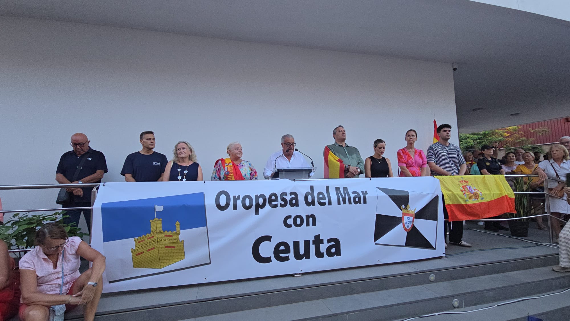 Cerca de 4.000 personas se concentran en Oropesa del Mar en apoyo a Ceuta